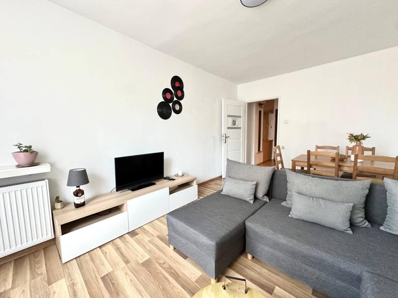 Ohmyhome - Park Mirowski Apartment Warsaw Ngoại thất bức ảnh